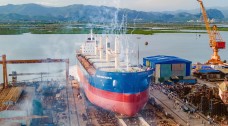 Công ty Đóng tàu Hạ Long hạ thủy thành công tàu hàng 45.000 tấn VB45-02