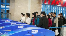 Hà Nội: Phát hành miễn phí thẻ xe buýt điện tử cho người được hưởng chính sách miễn phí