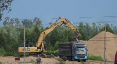 Nhiều xe đầu kéo có dấu hiệu chở quá tải gây mất ATGT trên QL25, QL1 ở Đắk Lắk
