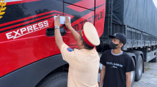 Xử phạt thanh niên 18 tuổi không bằng lái, điều khiển xe đầu kéo chạy quá tốc độ ở Đắk Lắk