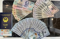 Tổ tàu khách SE20 trao trả hơn 2.000 USD cho khách bỏ quên