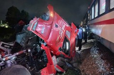 Vụ tàu SE8 tông xe đầu kéo ở Quảng Ngãi: Cảnh báo về chấp hành an toàn giao thông đường sắt