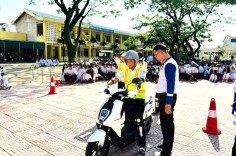 Trang bị kiến thức pháp luật và kỹ năng tham gia giao thông an toàn cho học sinh tỉnh Quảng Ngãi