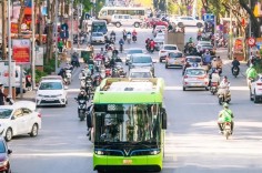 Hà Nội đưa nhiều xe buýt điện vào khai thác
