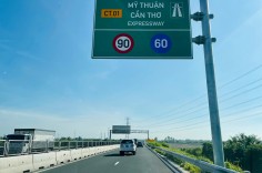 Khắc phục hằn lún trên tuyến cao tốc Mỹ Thuận - Cần Thơ