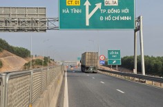 Phân luồng giao thông phục vụ thi công hệ thống giám sát cao tốc Bùng - Vạn Ninh - Cam Lộ