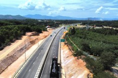 Ngăn chặn người và phương tiện thô sơ xâm nhập các tuyến cao tốc miền Trung
