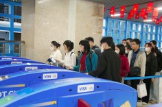 Hà Nội: Phát hành miễn phí thẻ xe buýt điện tử cho người được hưởng chính sách miễn phí
