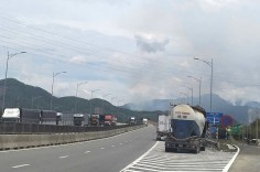 Ô tô dừng, đỗ trái phép trên cao tốc Hòa Liên - Túy Loan: Nguy cơ tai nạn hiện hữu cần xử lý nghiêm