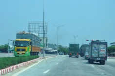 Thi công sửa chữa cầu Tam Thương trên tuyến QL1 qua tỉnh Quảng Ngãi, phương tiện lưu thông thế nào?