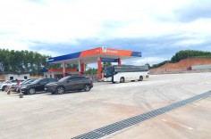 Trạm dừng nghỉ Km77 cao tốc Quảng Ngãi - Hoài Nhơn khai thác tạm, gấp rút hoàn thiện cây xăng