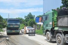 Quảng Ngãi: Xe ben chở đá rầm rập gây mất ATGT khu vực đường ngang qua đường sắt