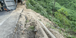 Tai nạn lật xe đầu kéo trên đường Hồ Chí Minh đoạn qua TP Đà Nẵng