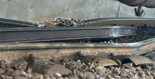 Tàu hàng AH1 trật bánh tại khu gian Hải Vân – Hải Vân Nam, đường sắt Thống nhất gián đoạn 