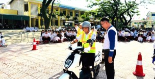 Trang bị kiến thức pháp luật và kỹ năng tham gia giao thông an toàn cho học sinh tỉnh Quảng Ngãi