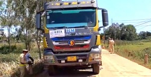 Xử lý xe ben chở đất gây mất an toàn giao thông, vệ sinh môi trường ở Quảng Ngãi