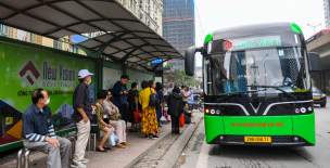 Tổng Công ty Vận tải Hà Nội đưa vào khai thác 56 xe buýt điện cỡ trung bình