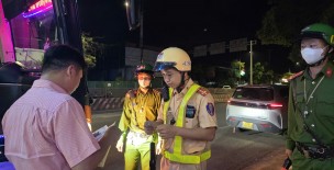 Lâm Đồng: 250 hộ kinh doanh dọc đường Hồ Chí Minh ký cam kết đảm bảo an toàn giao thông
