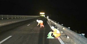 Mảnh sắt rơi vãi trên cao tốc Quy Nhơn - Chí Thạnh, nhiều phương tiện thủng lốp