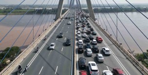 Thí điểm giảm tốc độ, tăng khoảng cách an toàn trên cầu Nhật Tân từ ngày 27/9