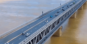 Hà Nội cấm nhiều loại xe qua cầu Thăng Long