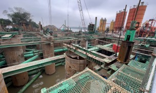 Những ngày xuân trên công trường cầu Tứ Liên