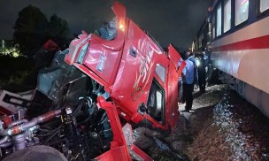 Vụ tàu SE8 tông xe đầu kéo ở Quảng Ngãi: Cảnh báo về chấp hành an toàn giao thông đường sắt