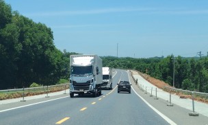 Đề xuất điều chỉnh tốc độ khai thác một số đoạn tuyến cao tốc Cam Lộ - La Sơn lên 80 km/h