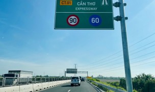 Khắc phục hằn lún trên tuyến cao tốc Mỹ Thuận - Cần Thơ