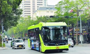 Hà Nội: Gia hạn sử dụng thẻ xe buýt miễn phí mẫu cũ đến hết năm 2026