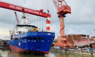 Hạ thủy tàu điện gió ngoài khơi