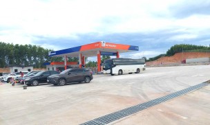 Trạm dừng nghỉ Km77 cao tốc Quảng Ngãi - Hoài Nhơn khai thác tạm, gấp rút hoàn thiện cây xăng