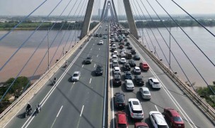 Thí điểm giảm tốc độ, tăng khoảng cách an toàn trên cầu Nhật Tân từ ngày 27/9