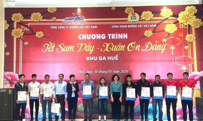 Ga Huế rộn ràng chương trình “Tết sum vầy - Xuân ơn Đảng” 2026