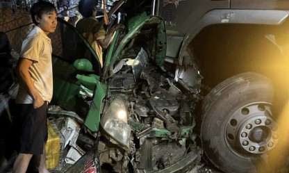 Lâm Đồng: Taxi tông trực diện với xe tải khiến ba người thương vong