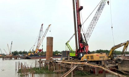 Nút thắt mặt bằng “ghìm” tiến độ cầu vượt sông Trà Lý