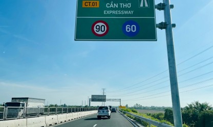 Khắc phục hằn lún trên tuyến cao tốc Mỹ Thuận - Cần Thơ