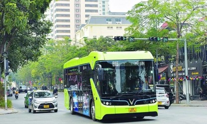 Hà Nội: Gia hạn sử dụng thẻ xe buýt miễn phí mẫu cũ đến hết năm 2026