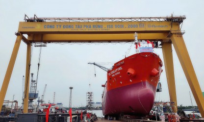 Công ty Đóng tàu Phà Rừng hạ thủy thành công tàu dầu/hóa chất YN-05 