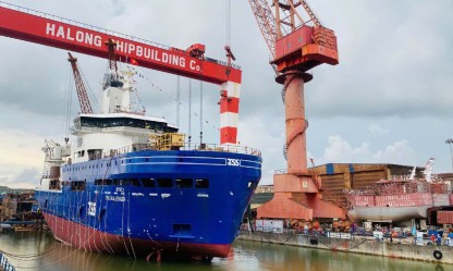 Hạ thủy tàu điện gió ngoài khơi