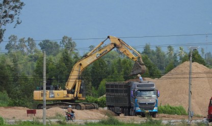 Nhiều xe đầu kéo có dấu hiệu chở quá tải gây mất ATGT trên QL25, QL1 ở Đắk Lắk