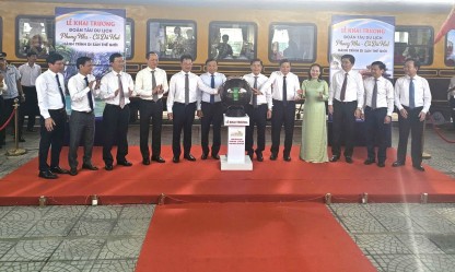 Khai trương đoàn tàu du lịch Phong Nha - Cố đô Huế