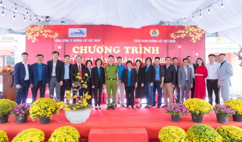 Ấm áp chương trình Tết sớm dành cho người lao động đường sắt khu vực đèo Hải Vân