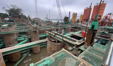 Những ngày xuân trên công trường cầu Tứ Liên