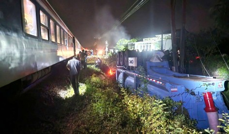 Khởi tố vụ án tài xế container vượt rào chắn đường sắt gây tai nạn với tàu SE8 ở Quảng Ngãi