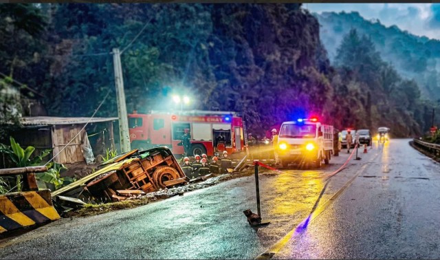 Sơn La: Xe khách mất lái khiến 3 người thiệt mạng