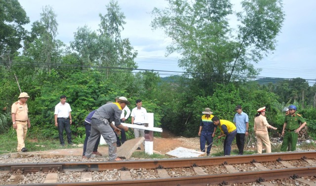 Rào chắn, xóa nhiều lối đi tự mở trên tuyến đường sắt Bắc - Nam qua Gia Lai