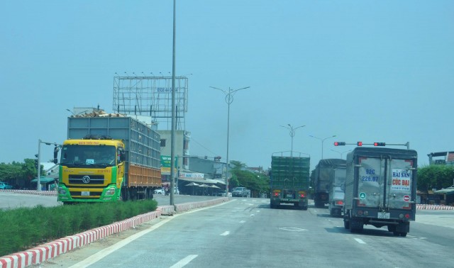 Thi công sửa chữa cầu Tam Thương trên tuyến QL1 qua tỉnh Quảng Ngãi, phương tiện lưu thông thế nào?