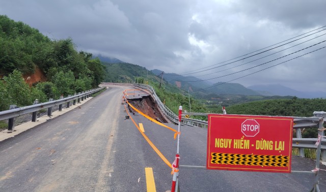 Quảng Ngãi: Phân luồng Quốc lộ 24 trong 30 ngày để xử lý sụt lún