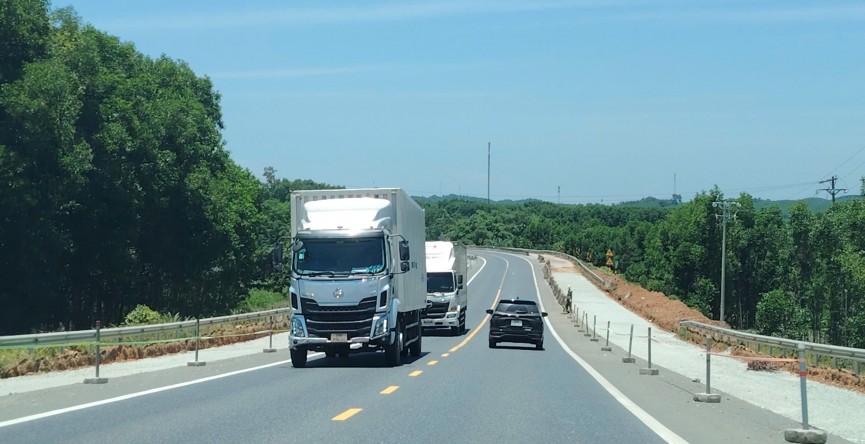 Đề xuất điều chỉnh tốc độ khai thác một số đoạn tuyến cao tốc Cam Lộ - La Sơn lên 80 km/h